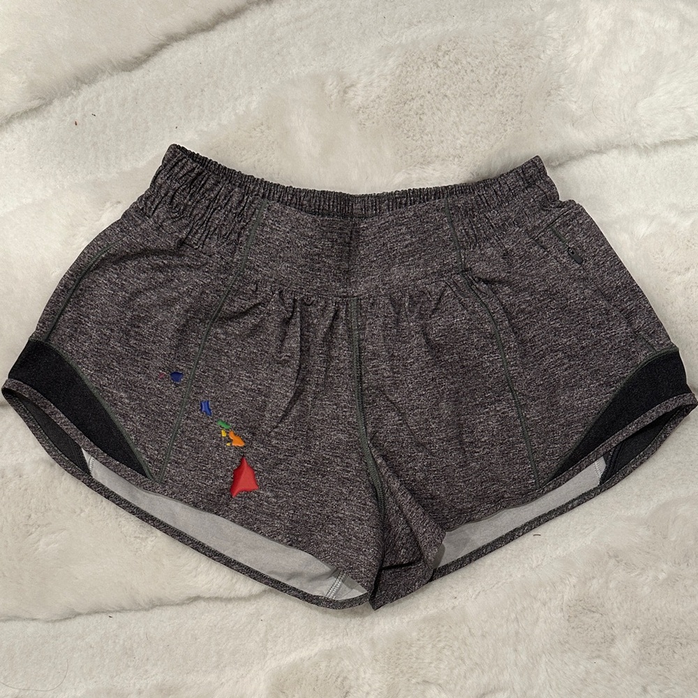 Lululemon Hawaii Aloha 🌺 Hotty Hot Shorts, size Regular 6 like new - Rare!